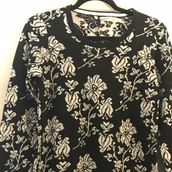 Cocogio Sweaters - NWT black and white floral print sweater, M